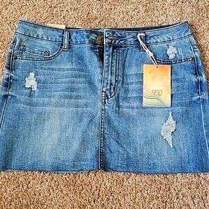 NWT mid rise mini skirt
